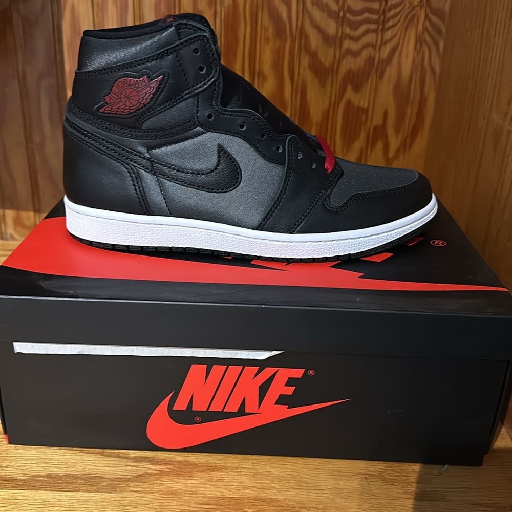 Air Jordan 1 Retro High OG Size 8 (New)